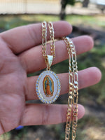 Virgencita con piedras